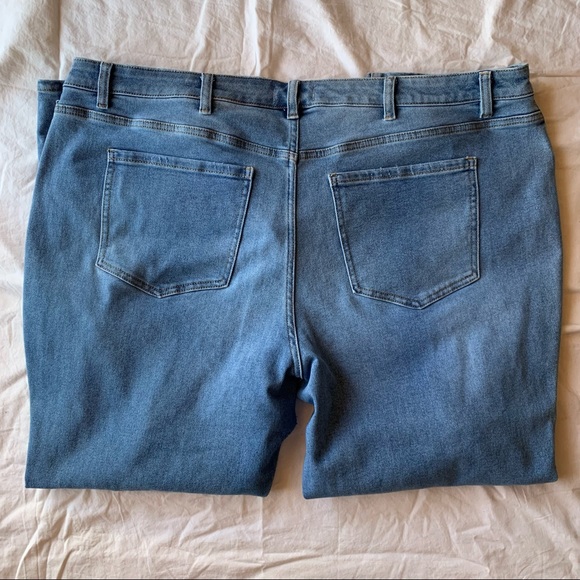 Straight leg distressed jeans - Picture 9 of 9